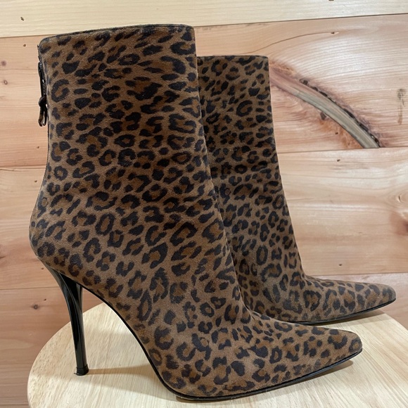 Stuart Weitzman Suede Leopard Print Booties Size 7 - Picture 3 of 8